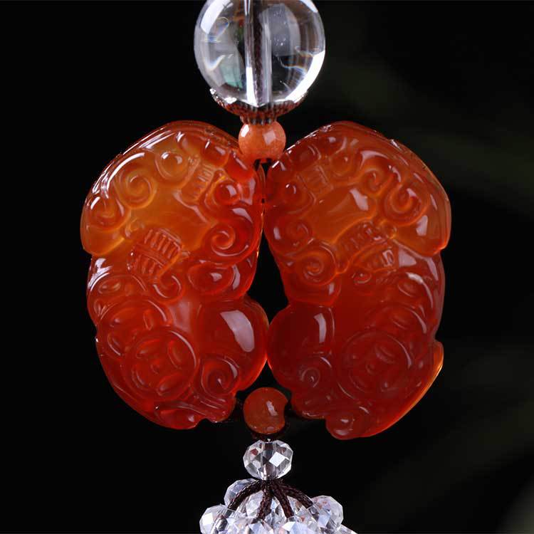 High-grade agate chalcedony auto pendant wholesale carbamide safety buckle car hanging