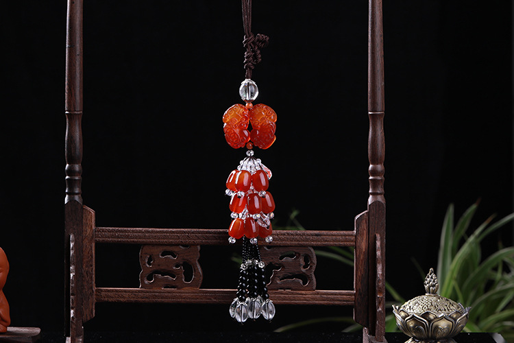 High-grade agate chalcedony auto pendant wholesale carbamide safety buckle car hanging
