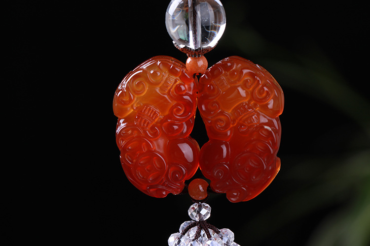 High-grade agate chalcedony auto pendant wholesale carbamide safety buckle car hanging
