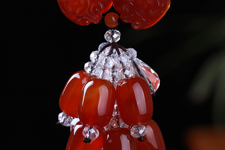 High-grade agate chalcedony auto pendant wholesale carbamide safety buckle car hanging