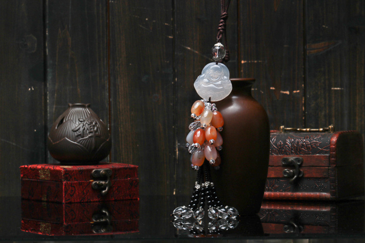 Natural white chalcedony agate car hanging high-grade chalcedony car hanging PI xiu ping button