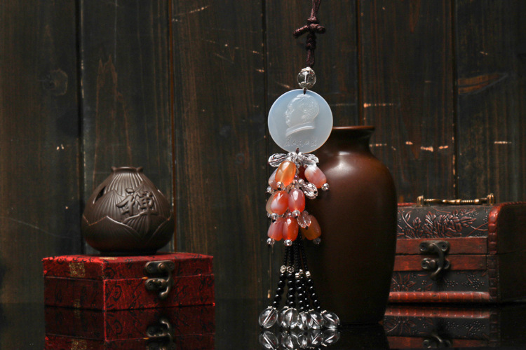 Natural white chalcedony agate car hanging high-grade chalcedony car hanging PI xiu ping button