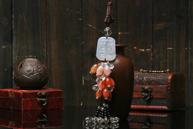 Natural white chalcedony agate car hanging high-grade chalcedony car hanging PI xiu ping button