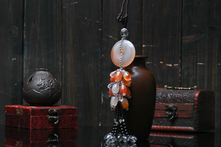 Natural white chalcedony agate car hanging high-grade chalcedony car hanging PI xiu ping button