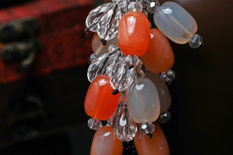 Natural white chalcedony agate car hanging high-grade chalcedony car hanging PI xiu ping button
