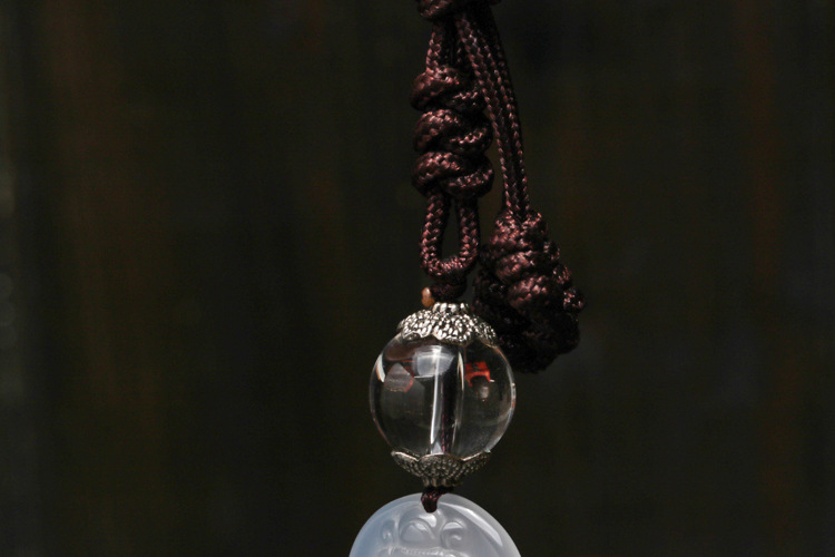 Natural white chalcedony agate car hanging high-grade chalcedony car hanging PI xiu ping button