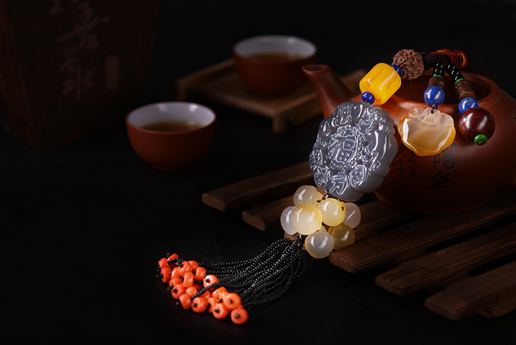 High-grade natural agate jade medullary car hanging round card fu zi jade medullary apple car hanging wholesale