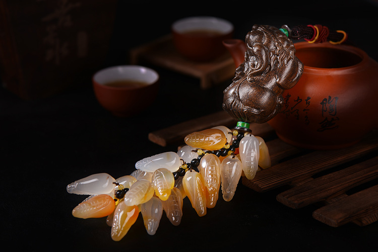 Natural agate jade jade automobile pendant high-grade Natural sandalwood PI xiu cart hanging