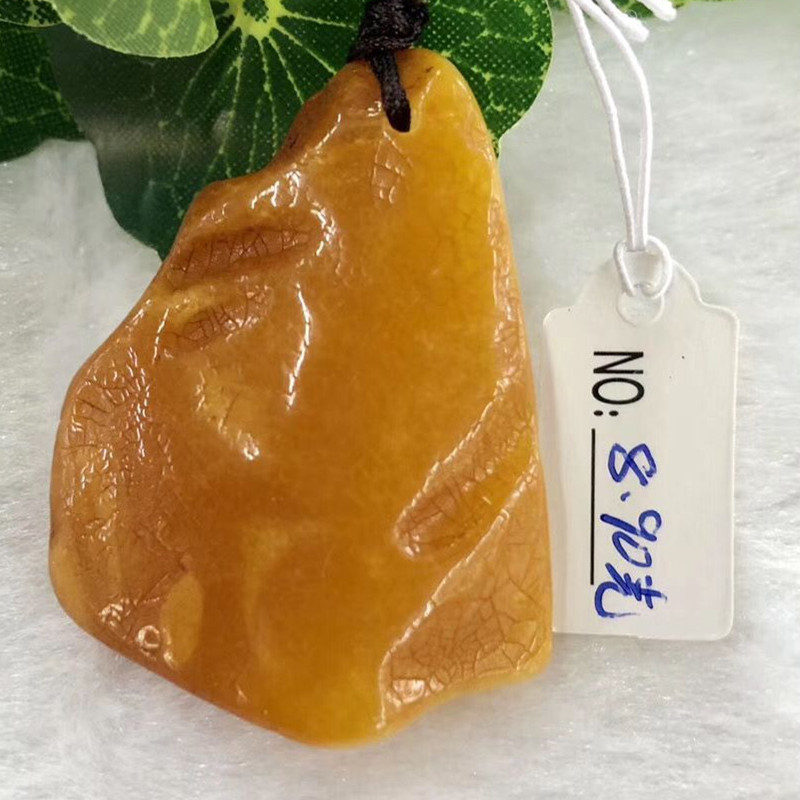 Wave many sea natural generation beeswax chicken oil yellow pendant necklace men and women necklace