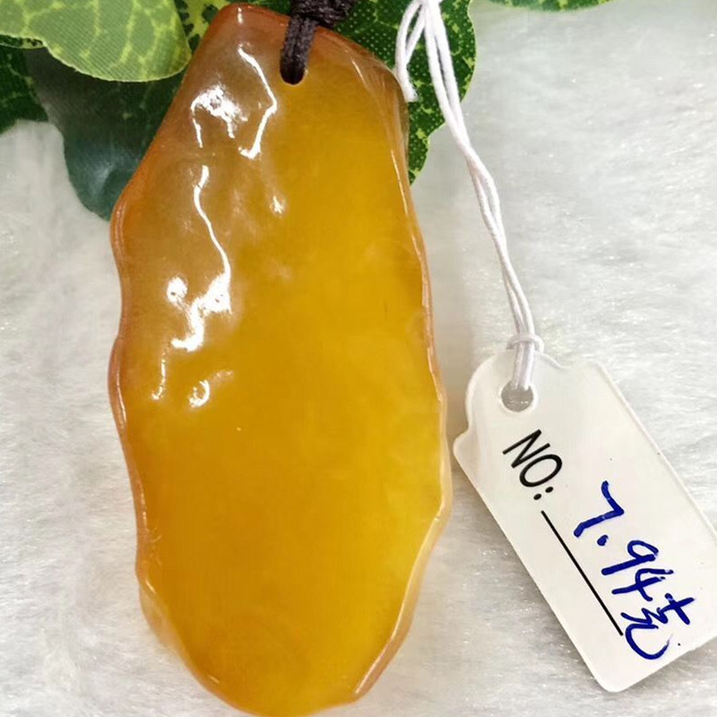 Wave many sea natural generation beeswax chicken oil yellow pendant necklace men and women necklace