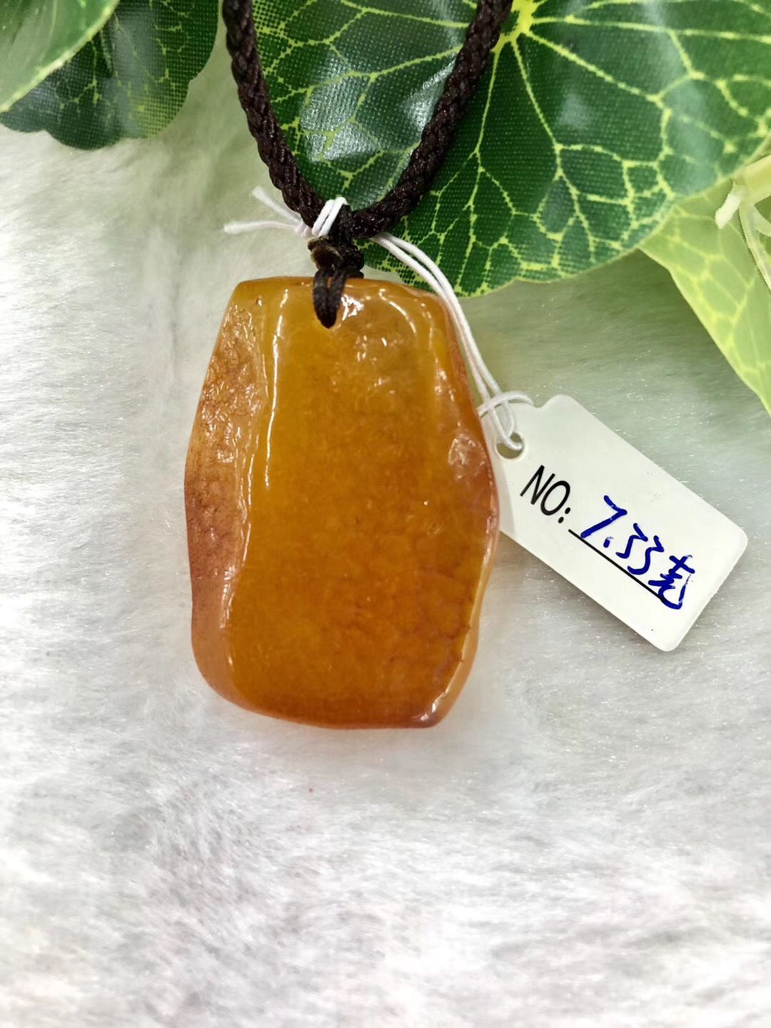 Wave many sea natural generation beeswax chicken oil yellow pendant necklace men and women necklace