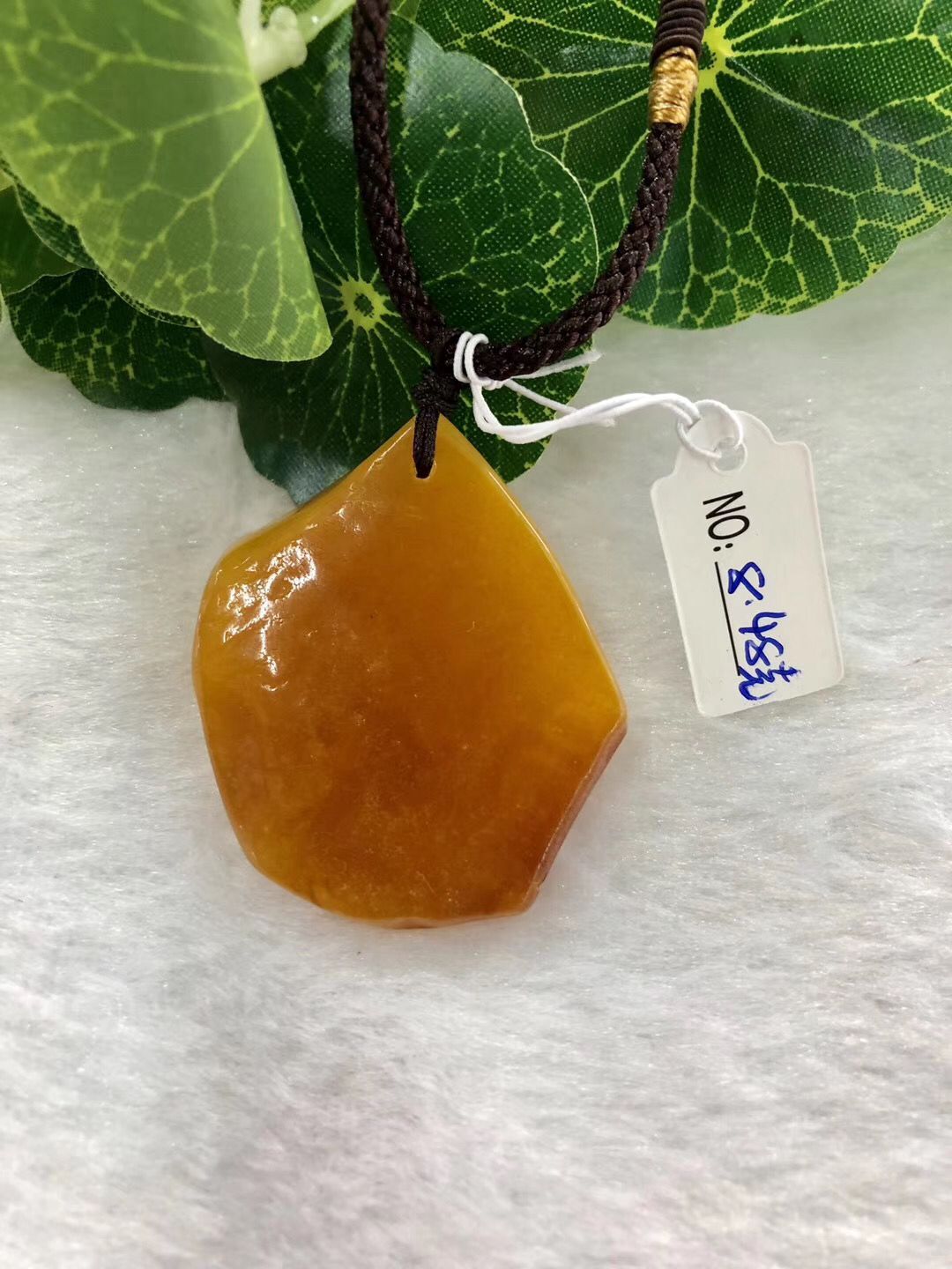 Wave many sea natural generation beeswax chicken oil yellow pendant necklace men and women necklace