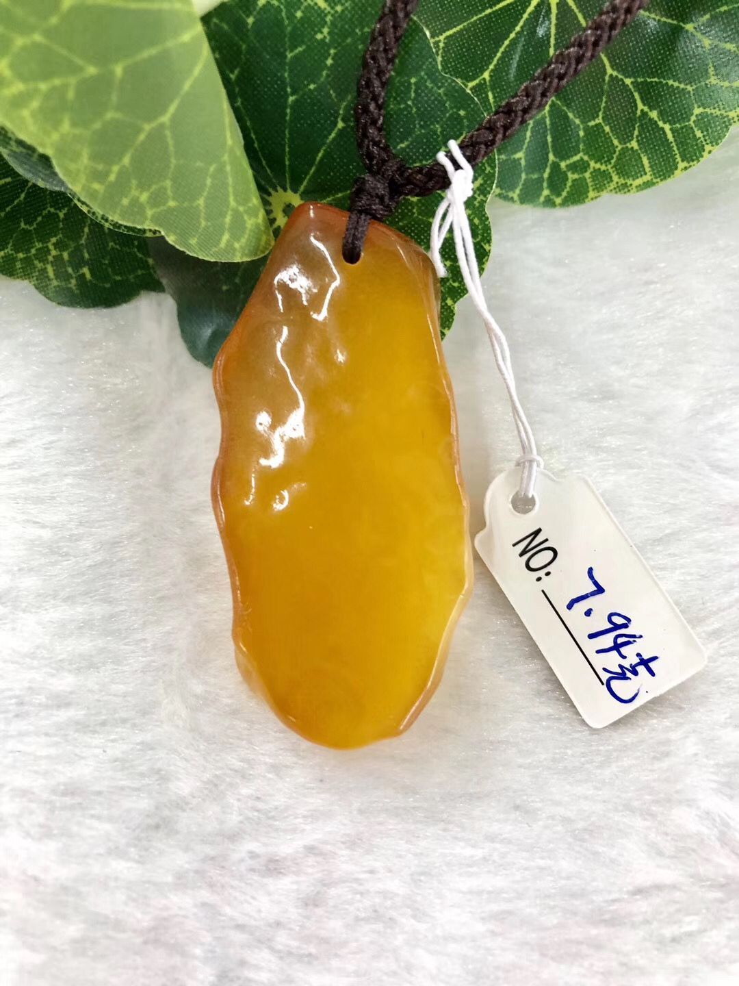 Wave many sea natural generation beeswax chicken oil yellow pendant necklace men and women necklace