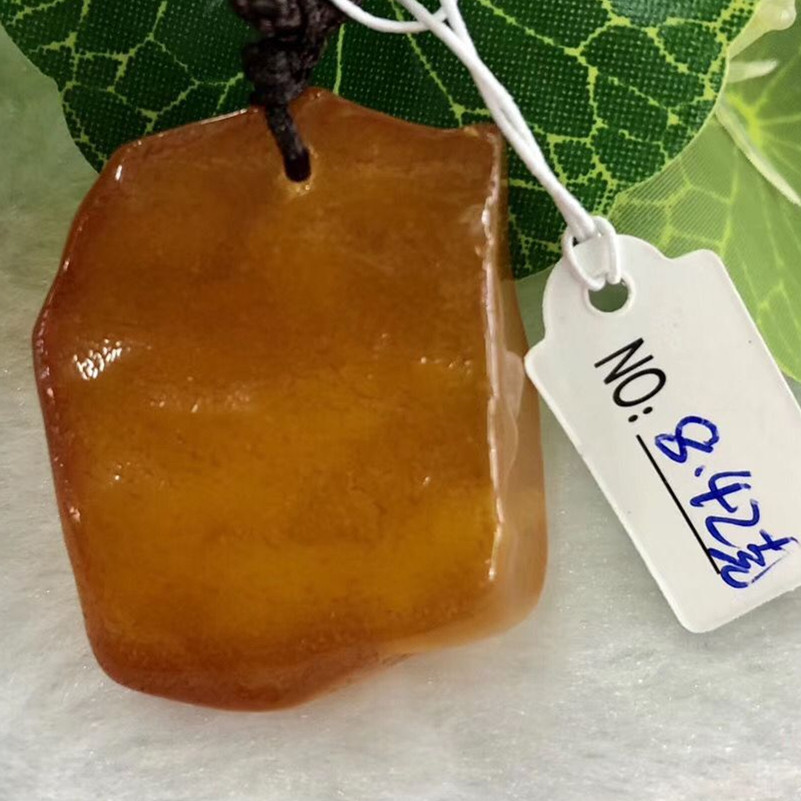 Wave many sea natural generation beeswax chicken oil yellow pendant necklace men and women necklace