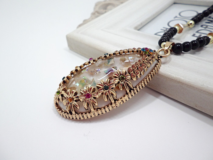 European and American National Style Original Imitation Beeswax Color Shell Long Sweater Chain Autumn Winter Retro Water Drop Necklace Necklace Wholesale European and American National Style Original Imitation Beeswax Color Shell Long Sweater Chain Autumn Winter Retro Water Drop Necklace Necklace Wholesale