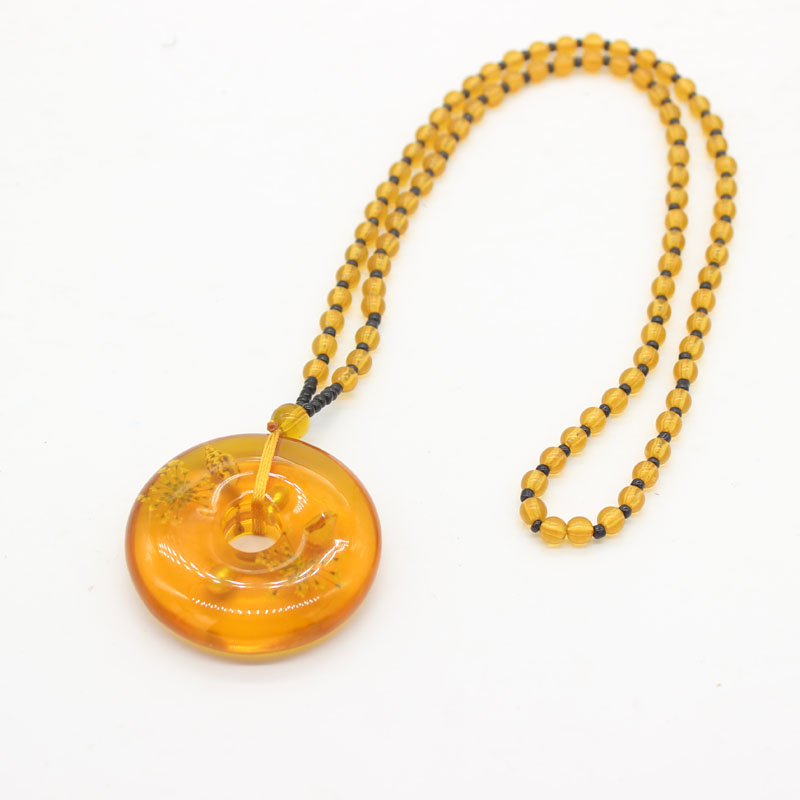 Personalized women&#039;s accessories Pendant is the Retro Beeswax folk art style long Necklace, female versatile Spring and summer sweater chain