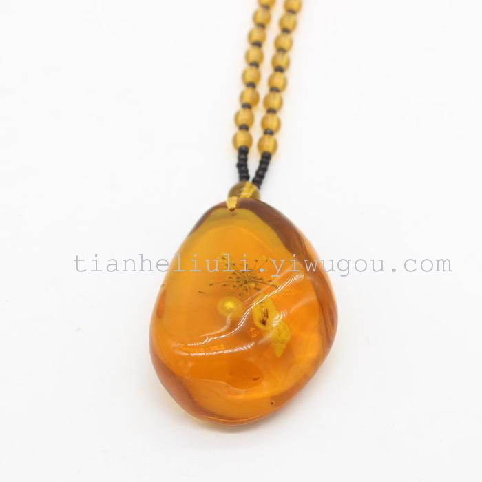 Personalized women's accessories Pendant is the Retro Beeswax folk art style long Necklace, female versatile Spring and summer sweater chain