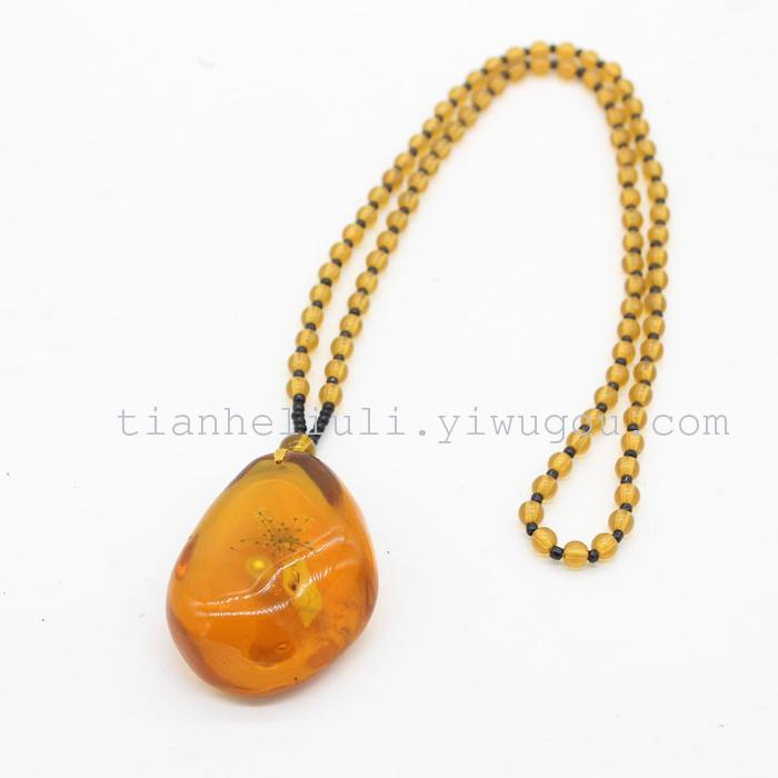Personalized women's accessories Pendant is the Retro Beeswax folk art style long Necklace, female versatile Spring and summer sweater chain