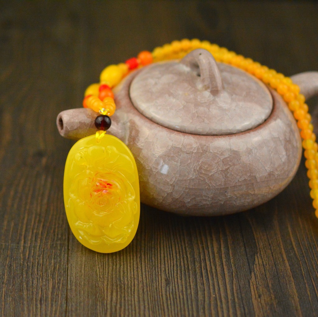 Hot Selling Second-Generation Ceromel Long Sweater Chain Fluorescent Floating Beeswax Necklace, Beeswax Pendant Wholesale