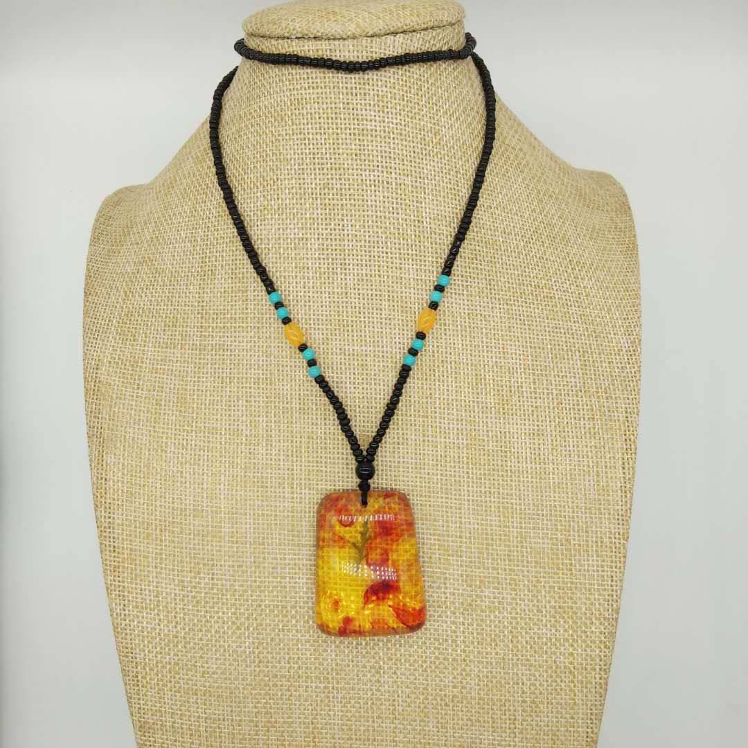 Living Fossil Amber Necklace Ornament Imitation Beeswax Crystal Pendant Vintage Insect Stall Scenic Spot Jewelry Wholesale Living Fossil Amber Necklace Ornament Imitation Beeswax Crystal Pendant Vintage Insect Stall Scenic Spot Jewelry Wholesale