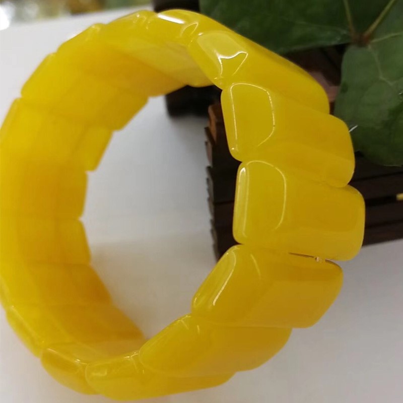 Natural second generation beeswax chicken oil yellow hand chain flower perot hand chain men and women hot style bracelet Natural second generation beeswax chicken oil yellow hand chain flower perot hand chain men and women hot style bracelet