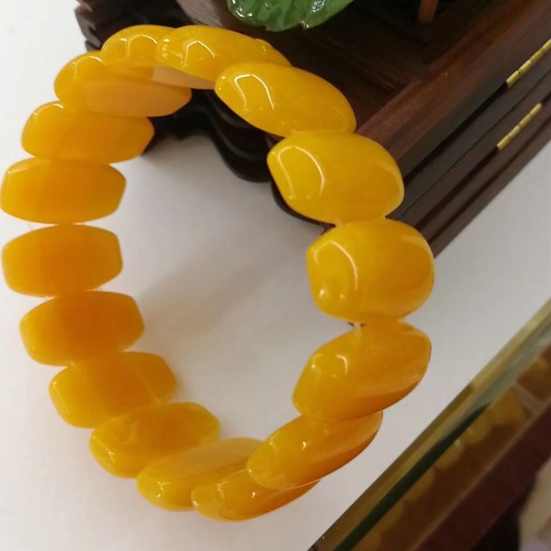 Natural second generation beeswax chicken oil yellow hand chain flower perot hand chain men and women hot style bracelet Natural second generation beeswax chicken oil yellow hand chain flower perot hand chain men and women hot style bracelet