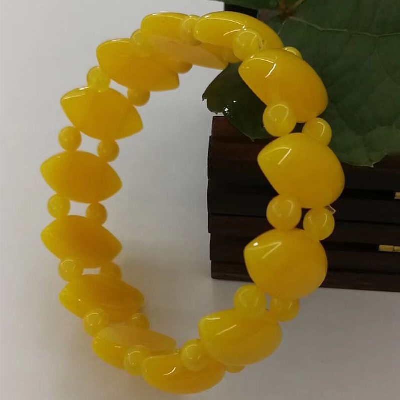 Natural second generation beeswax chicken oil yellow hand chain flower perot hand chain men and women hot style bracelet Natural second generation beeswax chicken oil yellow hand chain flower perot hand chain men and women hot style bracelet