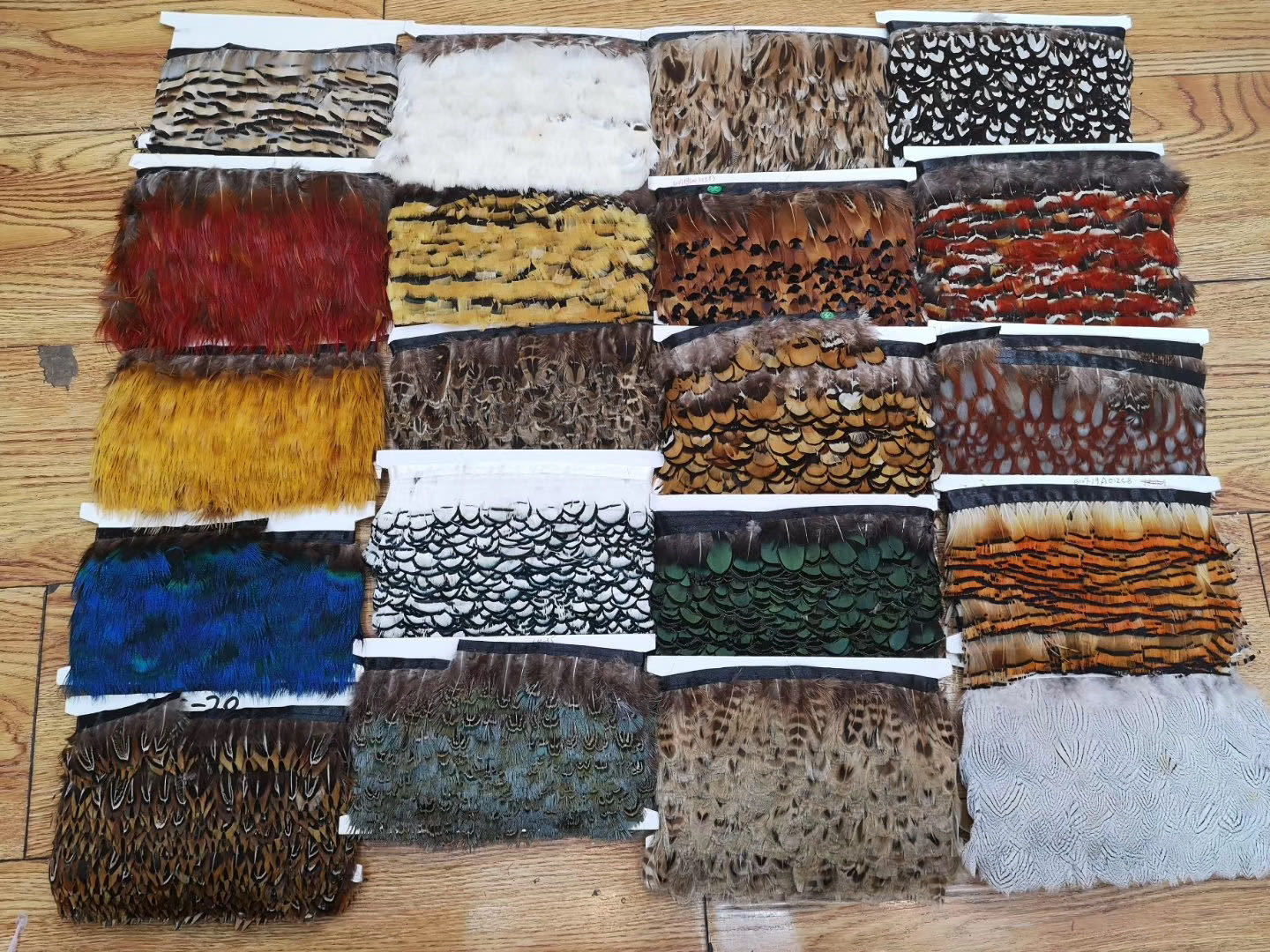 Factory High Quality Supply Natural Color Pearl Chicken Feather Cloth Edge Clothing Accessories Jewelry Decoration Feather Handicraft