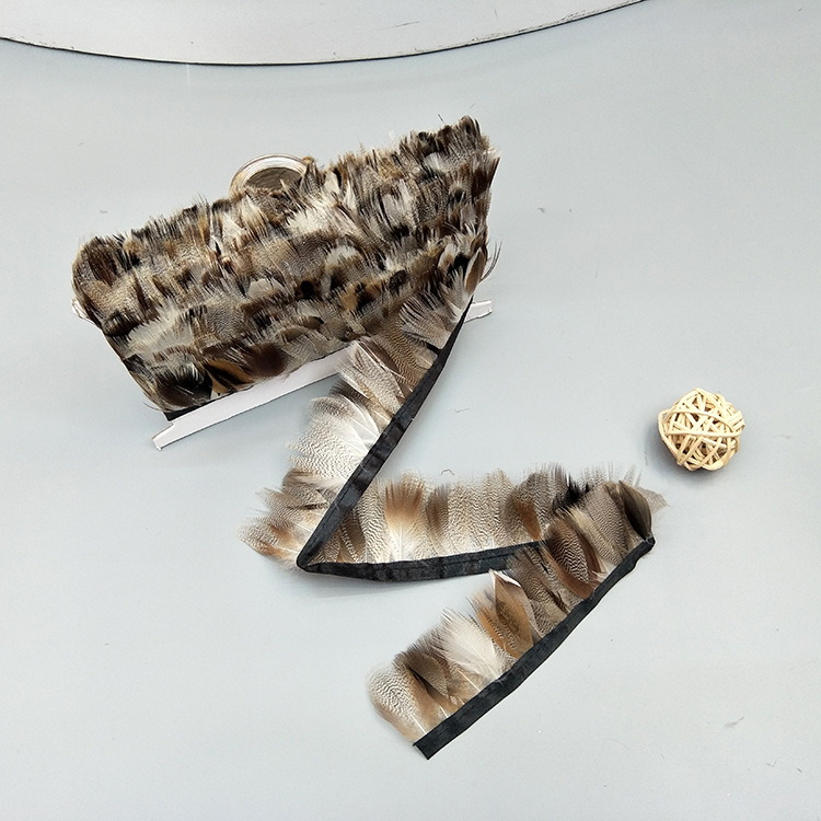 Factory High Quality Supply Natural Color Pearl Chicken Feather Cloth Edge Clothing Accessories Jewelry Decoration Feather Handicraft