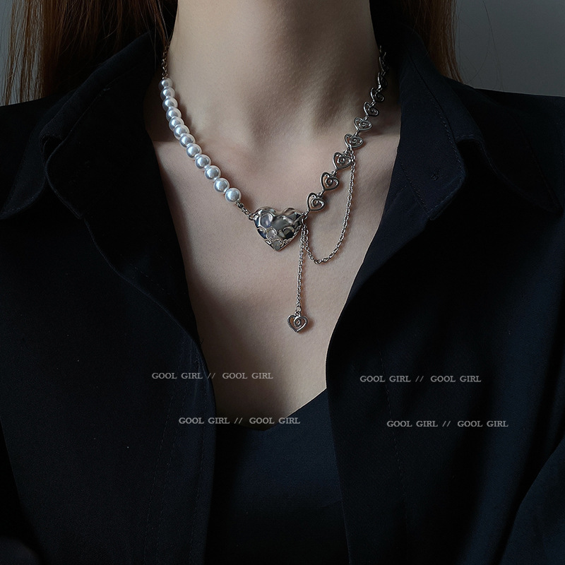 Pearl Heart Hollow Chain Necklace French Style Temperament Baroque Clavicle Chain Design Sense Fashion Necklace Neck Jewelry