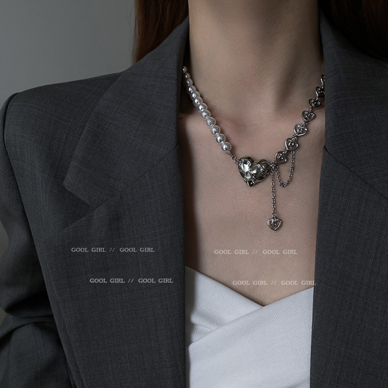 Pearl Heart Hollow Chain Necklace French Style Temperament Baroque Clavicle Chain Design Sense Fashion Necklace Neck Jewelry