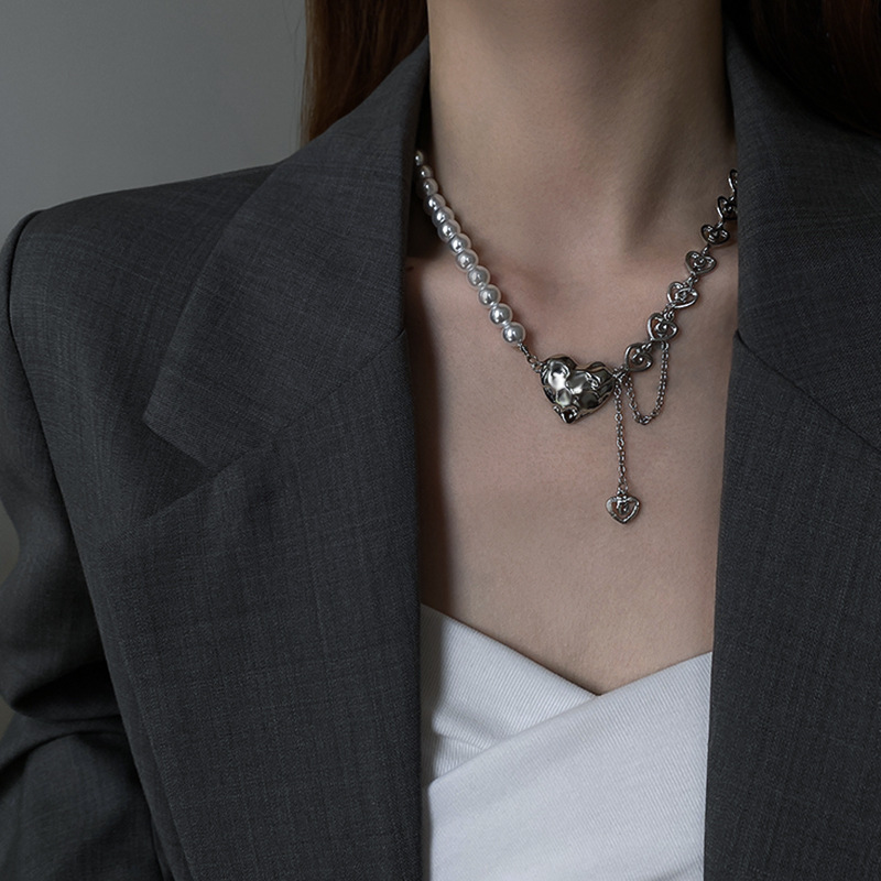 Pearl Heart Hollow Chain Necklace French Style Temperament Baroque Clavicle Chain Design Sense Fashion Necklace Neck Jewelry