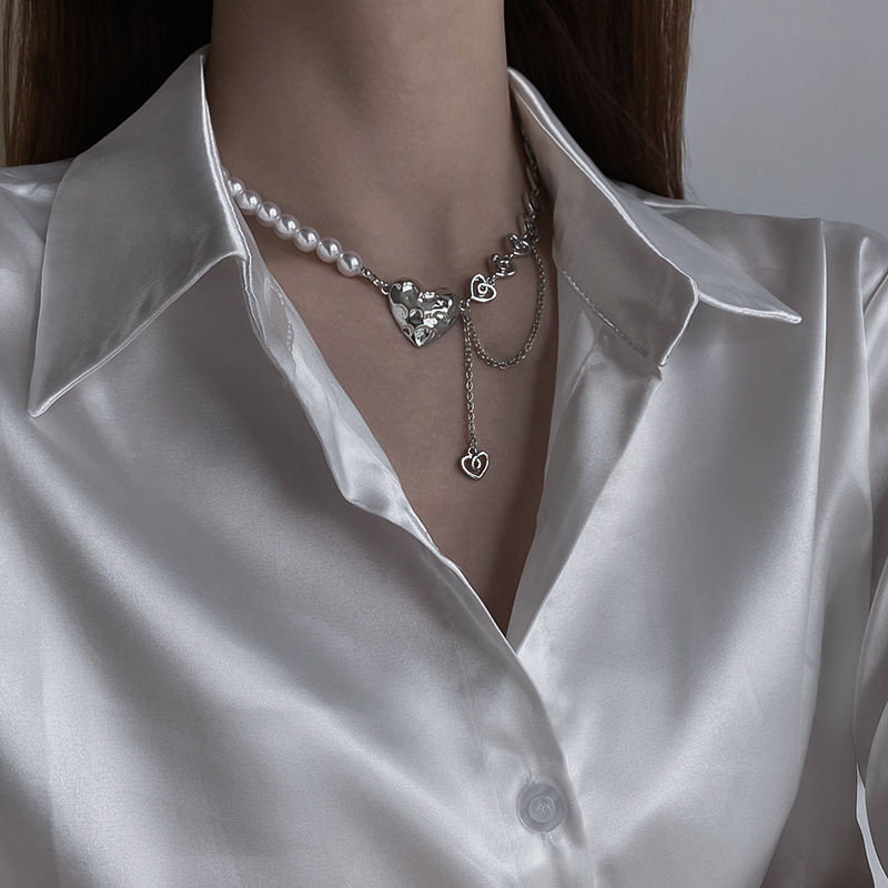 Pearl Heart Hollow Chain Necklace French Style Temperament Baroque Clavicle Chain Design Sense Fashion Necklace Neck Jewelry