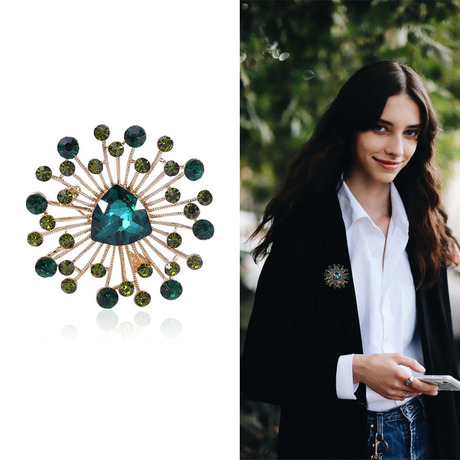 Hot-selling Korean version of the fashion temperament of water drilling corsage brooch joker flower collar pin pin lady brooch clothing accessories