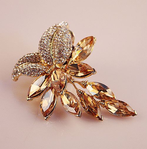 Boutique Luxury Color-Preserving Electroplating Ornament Silk Scarf Buckle Pin European and American Large Zircon Full Diamond Brooch Mixed Batch 10 Yuan Store Boutique Luxury Color-Preserving Electroplating Ornament Silk Scarf Buckle Pin European and American Large Zircon Full Diamond Brooch Mixed Batch 10 Yuan Store