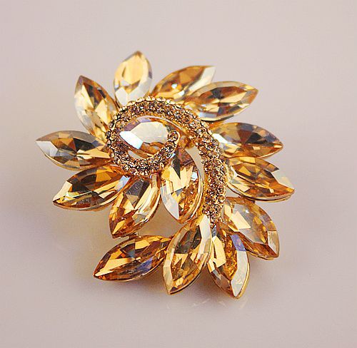 Boutique Luxury Color-Preserving Electroplating Ornament Silk Scarf Buckle Pin European and American Large Zircon Full Diamond Brooch Mixed Batch 10 Yuan Store Boutique Luxury Color-Preserving Electroplating Ornament Silk Scarf Buckle Pin European and American Large Zircon Full Diamond Brooch Mixed Batch 10 Yuan Store