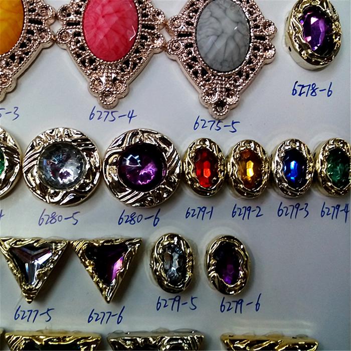 Triangle plastics electroplating gold jewelry stringing encrusted decorative buckle acrylic ornaments Triangle plastics electroplating gold jewelry stringing encrusted decorative buckle acrylic ornaments