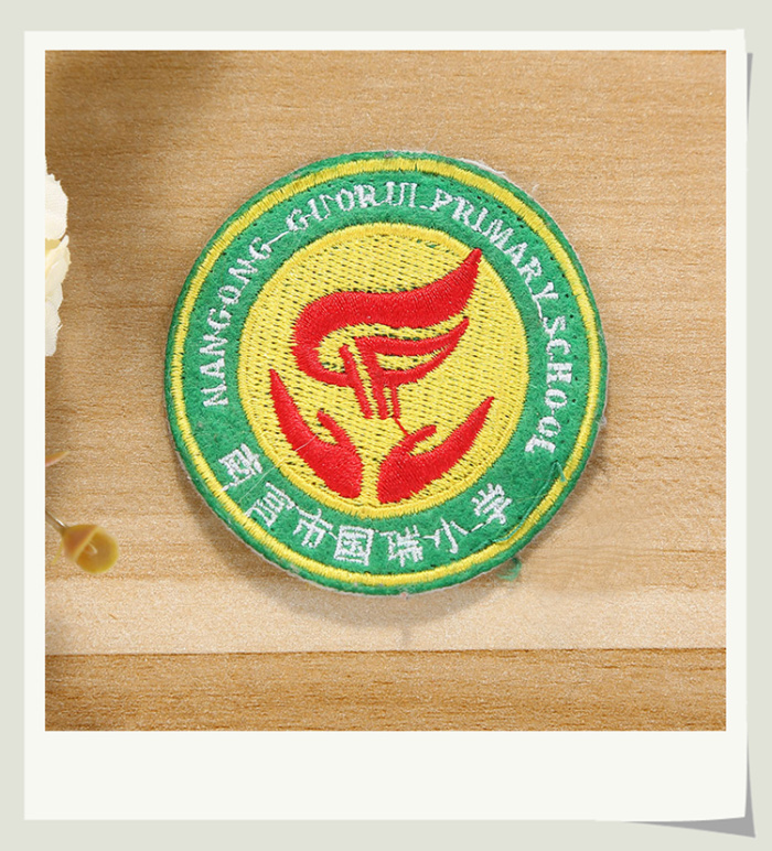 To make a custom small and medium school kindergarten garden school uniform cloth paste round badge badge To make a custom small and medium school kindergarten garden school uniform cloth paste round badge badge