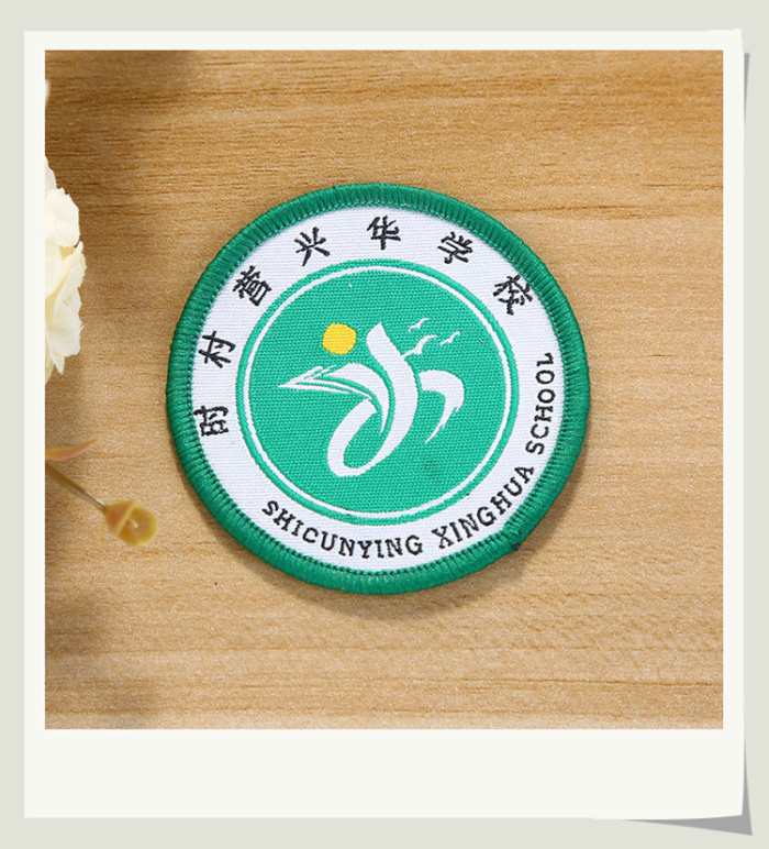 To make a custom small and medium school kindergarten garden school uniform cloth paste round badge badge To make a custom small and medium school kindergarten garden school uniform cloth paste round badge badge