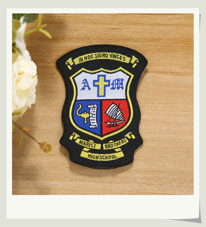 To make a custom small and medium school kindergarten garden school uniform cloth paste round badge badge To make a custom small and medium school kindergarten garden school uniform cloth paste round badge badge