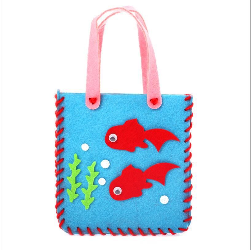 Non - woven cloth bag art DIY DIY manual bag cartoon three - dimensional paste production children hand sewn bags Non - woven cloth bag art DIY DIY manual bag cartoon three - dimensional paste production children hand sewn bags