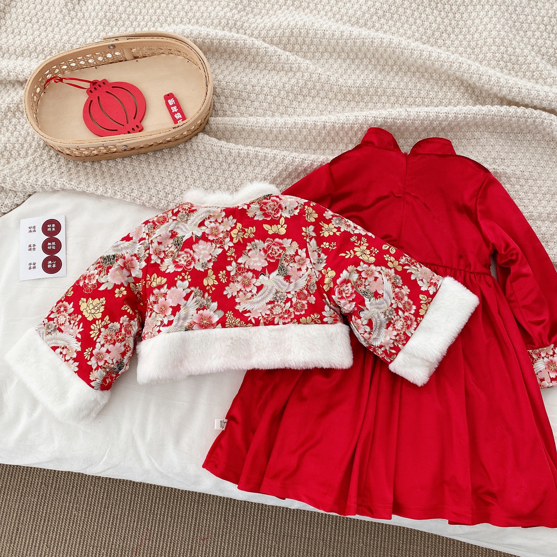 Girls New Year Clothes 0-6 Years Old Baby Girl Suit Children Suit for the New Year Velvet Padded Dress + Hanfu Top Ct052