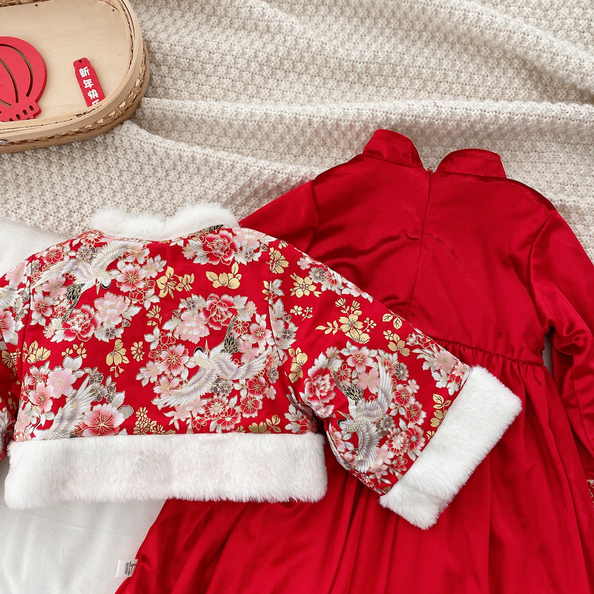 Girls New Year Clothes 0-6 Years Old Baby Girl Suit Children Suit for the New Year Velvet Padded Dress + Hanfu Top Ct052