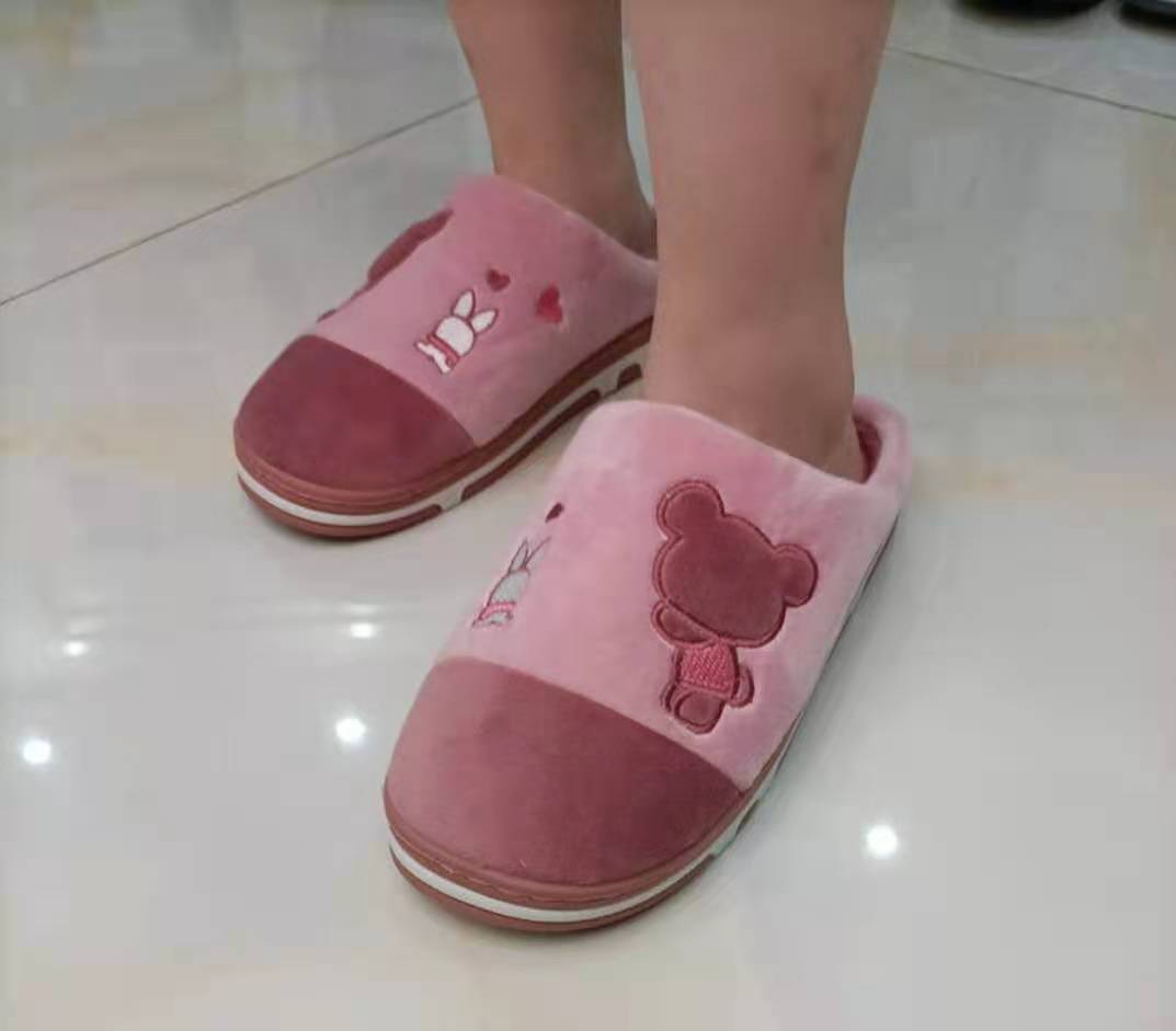 Winter Cotton Slippers Women's plus Size Keep Warm Household Indoor Non-Slip Super Soft Slippers Couple Women's Cotton Shoes Winter Cotton Slippers Women's plus Size Keep Warm Household Indoor Non-Slip Super Soft Slippers Couple Women's Cotton Shoes