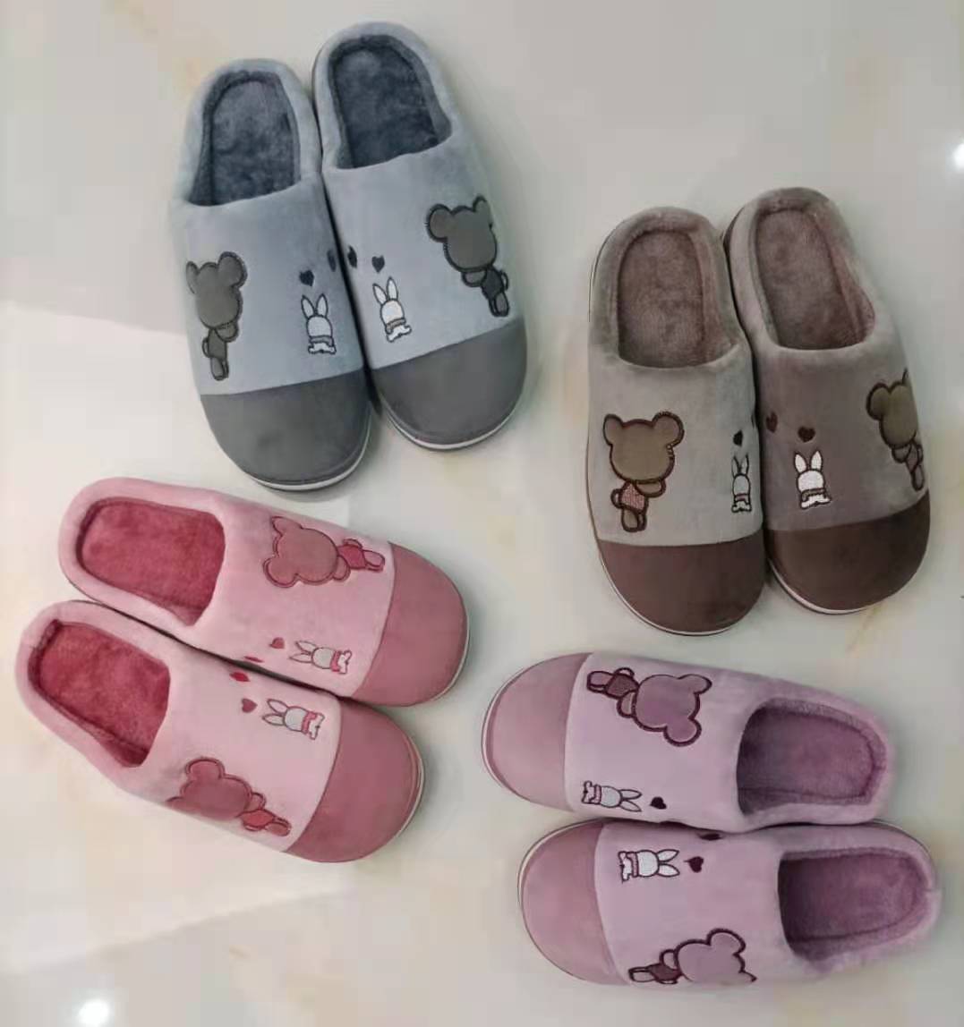 Winter Cotton Slippers Women's plus Size Keep Warm Household Indoor Non-Slip Super Soft Slippers Couple Women's Cotton Shoes Winter Cotton Slippers Women's plus Size Keep Warm Household Indoor Non-Slip Super Soft Slippers Couple Women's Cotton Shoes