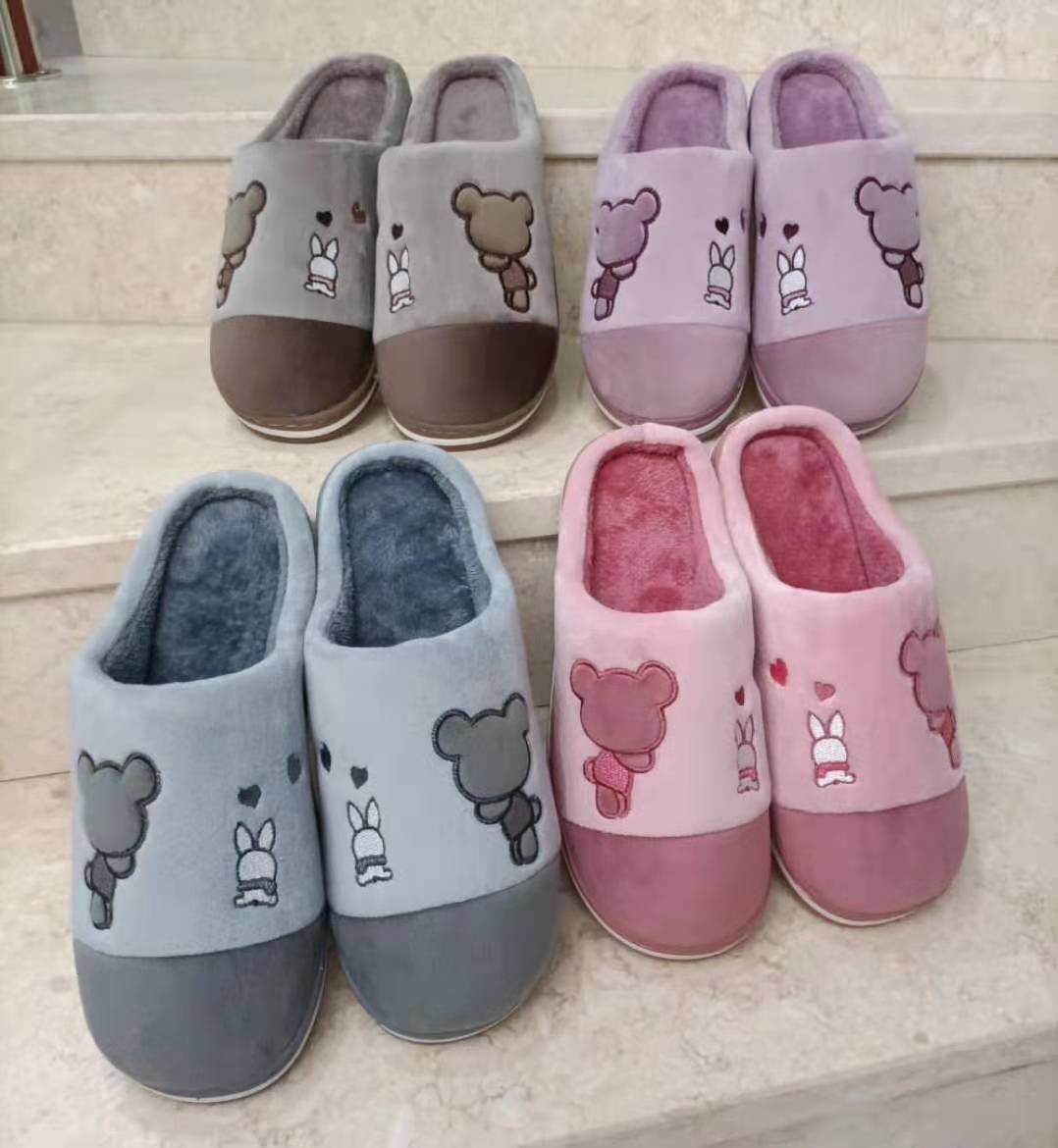 Winter Cotton Slippers Women's plus Size Keep Warm Household Indoor Non-Slip Super Soft Slippers Couple Women's Cotton Shoes Winter Cotton Slippers Women's plus Size Keep Warm Household Indoor Non-Slip Super Soft Slippers Couple Women's Cotton Shoes