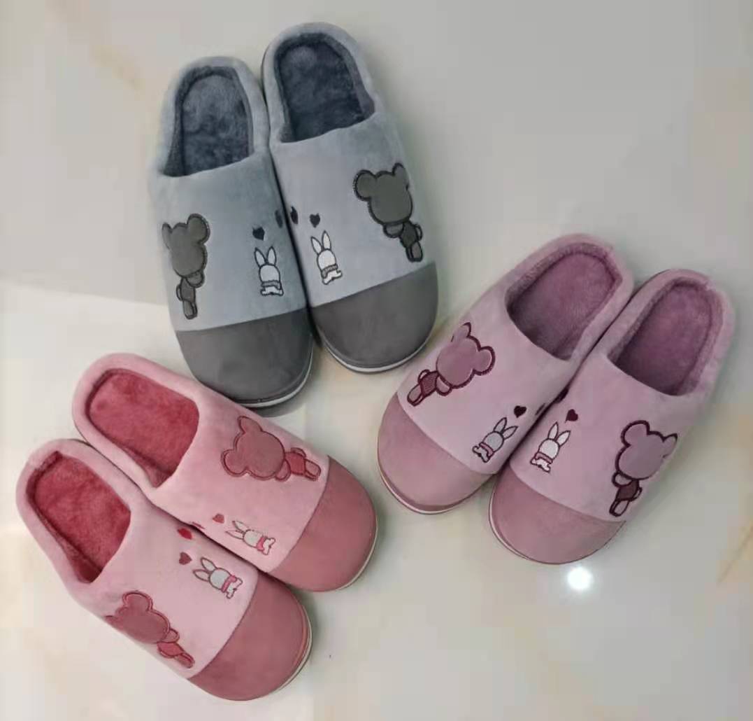 Winter Cotton Slippers Women's plus Size Keep Warm Household Indoor Non-Slip Super Soft Slippers Couple Women's Cotton Shoes Winter Cotton Slippers Women's plus Size Keep Warm Household Indoor Non-Slip Super Soft Slippers Couple Women's Cotton Shoes