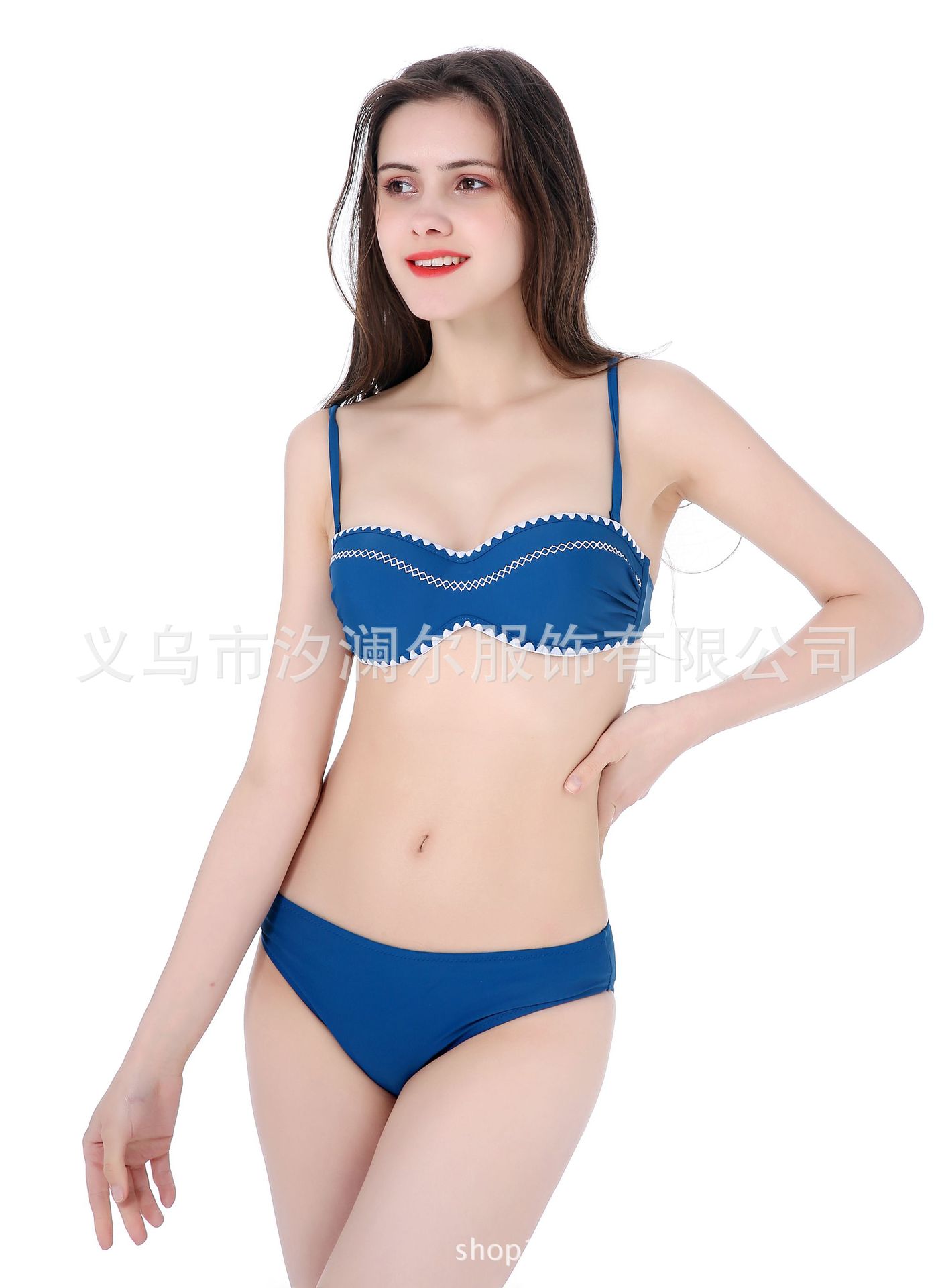 The new European and American style two-piece women in the size of a large size of a swimwear manufacturers supply. The new European and American style two-piece women in the size of a large size of a swimwear manufacturers supply.