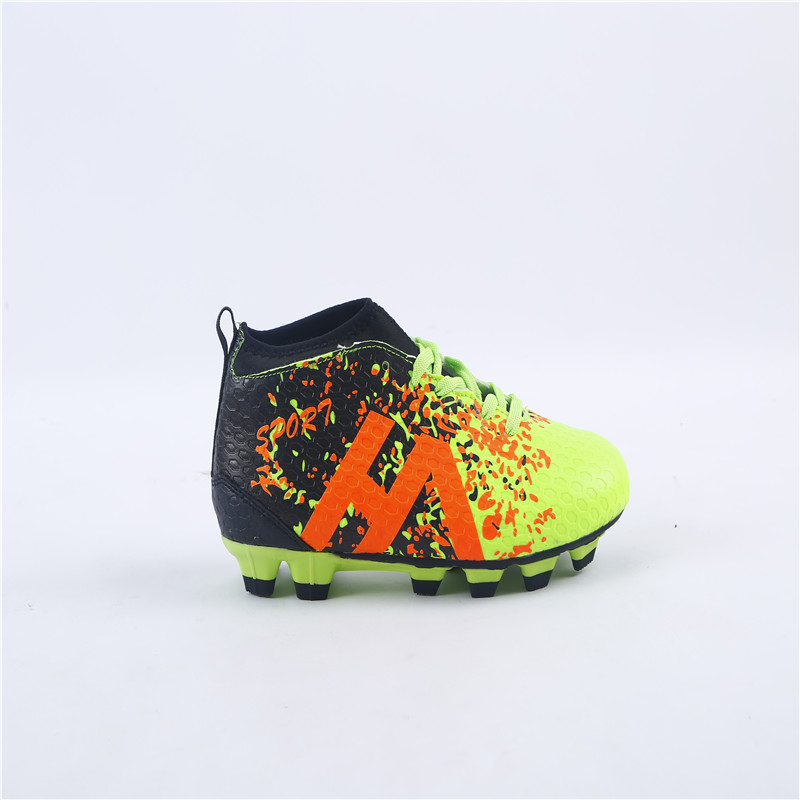 Manufacturers direct football shoes crushed nails for boys and girls young sneaker man grass anti-skid sports shoes source factory Manufacturers direct football shoes crushed nails for boys and girls young sneaker man grass anti-skid sports shoes source factory