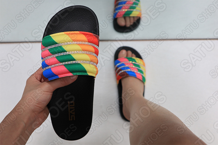 Factory Wholesale 2020 European and American Fashion Flat Rainbow Rhinestone Cross-Border Slippers Women's Outdoor Slipper Factory Wholesale 2020 European and American Fashion Flat Rainbow Rhinestone Cross-Border Slippers Women's Outdoor Slipper